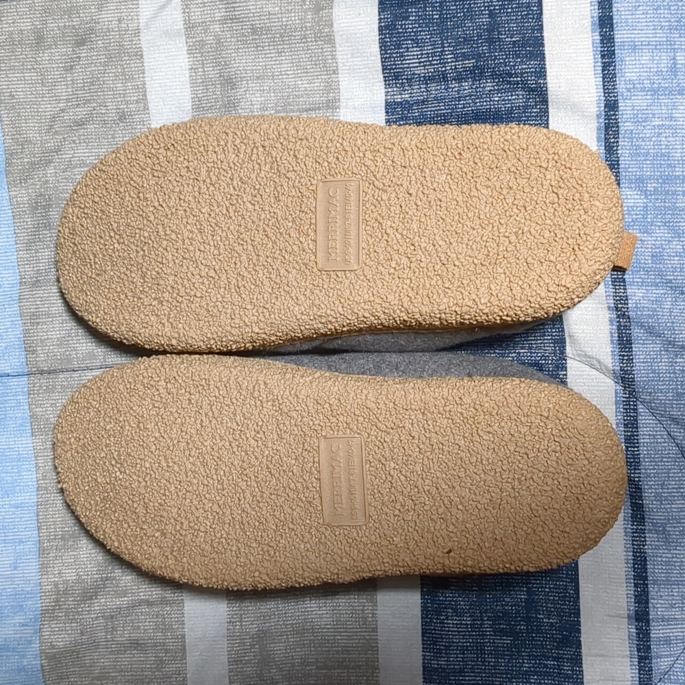 Women's Merrimac Cozy Gray and Tan Moccasin-Style Slippers - Picture 7 of 11
